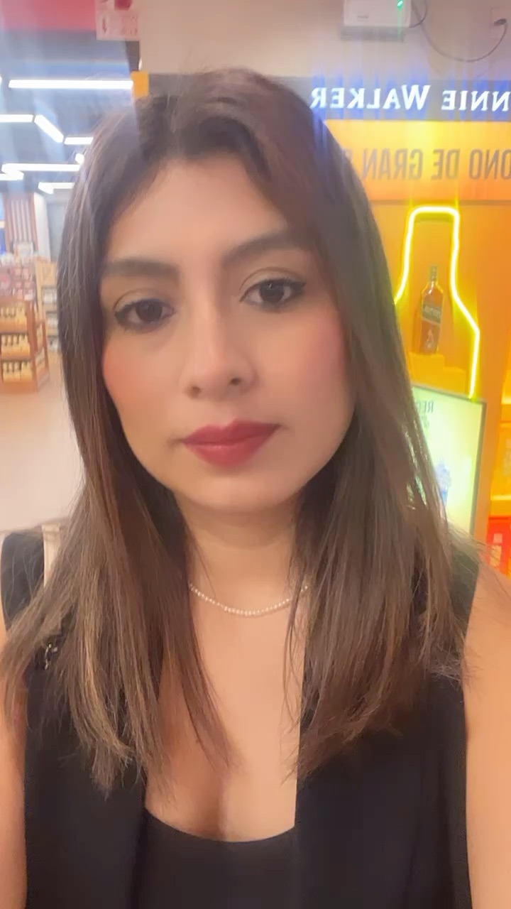 Alessia, cam call host from Peru