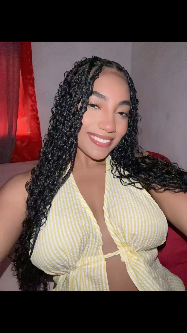 Sashaa, cam call host from Dominican Republic